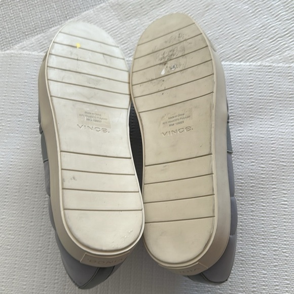 Vince Blair Quilted Women Polyester Slip On Casual Fashion Sneakers 12US-42EU - Picture 3 of 17